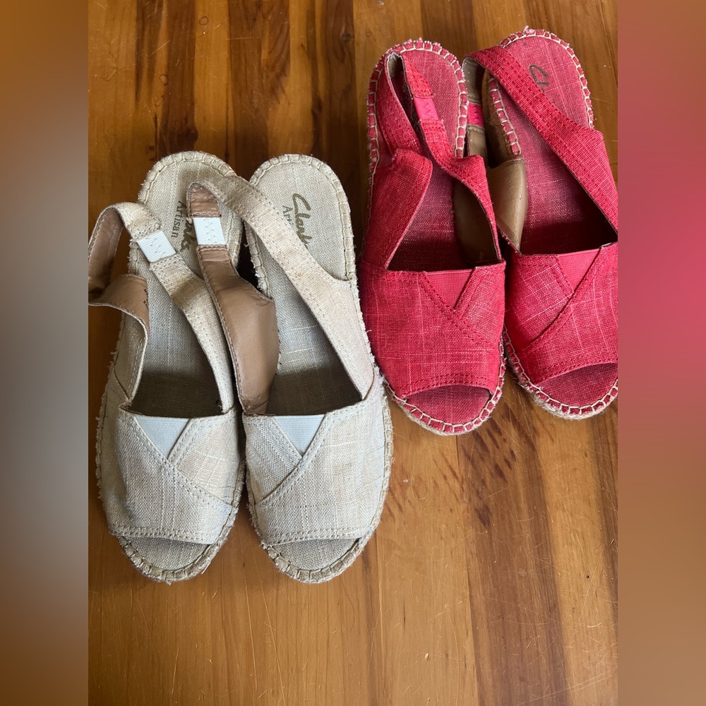 2 Clark’s Wedge Sandals 8.5 Red - Beige